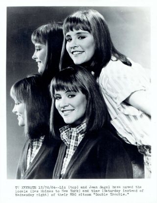 1984 Vintage Photo Twin Actresses Liz Sagal & Sister Jean Pose " Double Trouble "