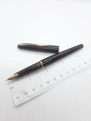 Vtg Red Black Pilot Fountain Pen - 18k F Nib - Japan