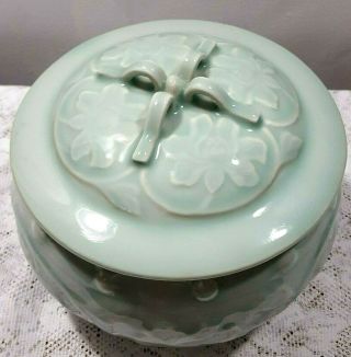 Vintage Celadon Chinese Raised Grapeleaf Porcelain/ceramic Glazed Round Pot Lid