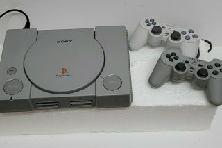 Vintage Sony Playstation 1 Ps1 Console With 2 Game Controllersthe Unit Powers Up