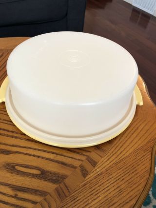 Vintage Tupperware Cake Carrier Round W/ Lid Harvest Gold 719 - 4 Handle Missing