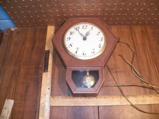 Vintage Spartus Electric Wall Clock H4600