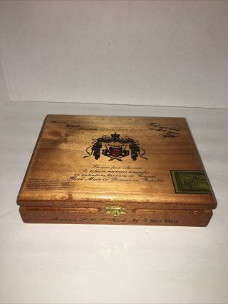 A.  Fuente Anejo Shark No.  77 Empty Wooden Cigar Box Humidor With Clasp