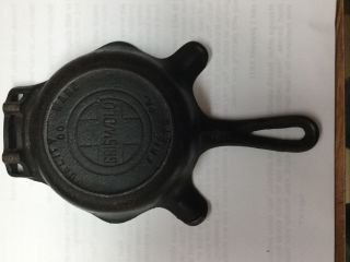 Vintage Griswold 570 Cast Iron No.  Oo Ash Tray Eria Pa.  With Match Holder.