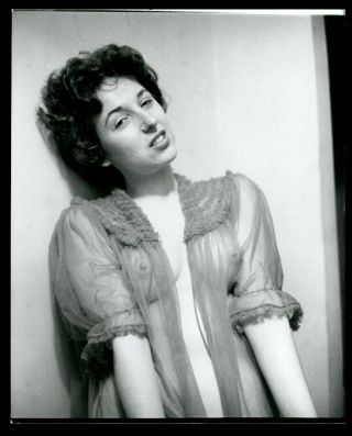 Vintage Sexy Brunette Studio Photo 1950s By Harry Amdur (nudes)