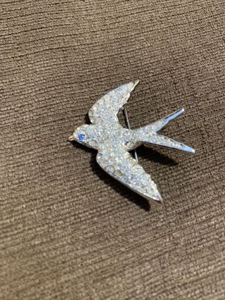 Vtg Avon / Smithsonian Silver - Tone Rhinestone Swallow Bird Pin W/ Blue Eye.