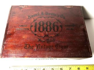 1886 Dovetail Cigar Box Sam 