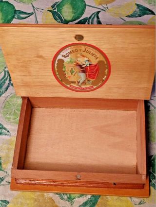 Romeo Y Julieta Wooden Cigar Box Looks Like A Book Don Juan Byron Dominican Rep.