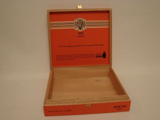 AVO UVEZIAN Empty Wooden Cigar Box - - AVO XO Maestoso 20 Churchills 2