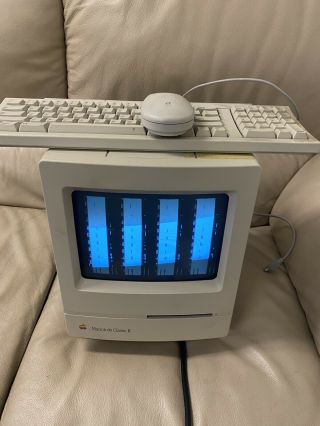 Apple Macintosh Classic Ii M4150 Desktop Computer As - Is Powers On.  Keyboard/mouse
