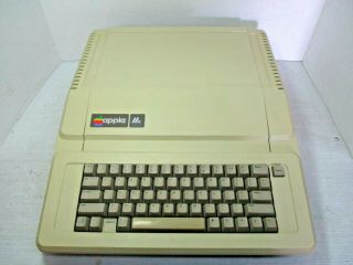 Vintage Apple Iie Enhanced Personal Computer Model A2s2064
