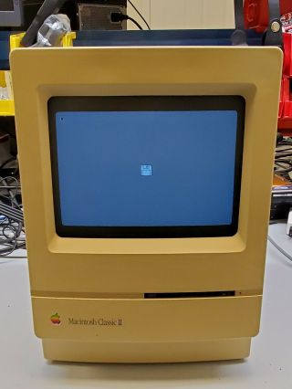 Vintage Apple Macintosh Classic Ii Desktop Computer (model M4150)