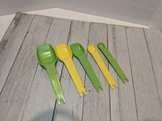 Vintage Tupperware Measuring Spoons Yellow & Green Set Of 5