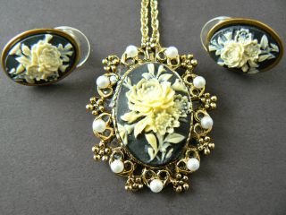 Vintage Necklace & Earring Set Cameo Carved White Flower On Black (c6 - 52)