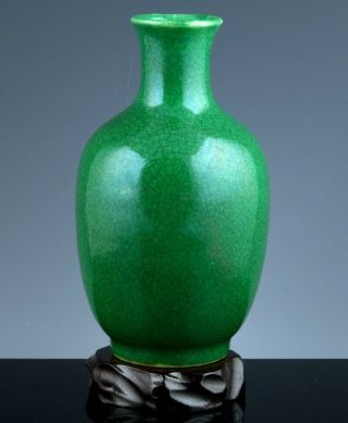 FINE ANTIQUE CHINESE APPLE GREEN CRACKLE GLAZED VASE QING DYNASTY w STAND 2