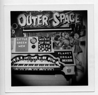 Za362c Vintage 1960s 3.  5 " Snapshot Photo Queen Of Outer Space Sci - Fi Movie Set