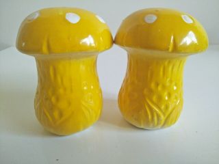 Vintage Retro Collectable Salt And Pepper Shakers Cute Mushrooms 1950s