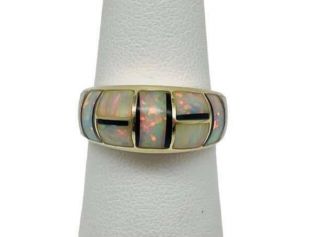 Lovely Vintage Solid 14k Yellow Gold And Opal Inlay Ring Size 7