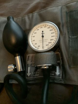 Vintage Welch Allyn Tycos Blood Pressure Cuff W/ Case Asheville Nc S/h