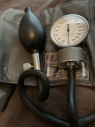 Vintage Welch Allyn Tycos Blood Pressure Cuff W/ Case Asheville NC S/H 2