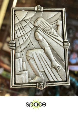 Vintage Metal Pewter Art Deco Pin Badge Signed Jj 1986 - Nr