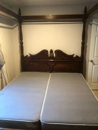 Solid Mahogany Wood,  Chippendale Four - Poster Canopy Bed,  King Size 3