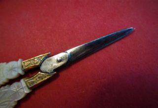 ANTIQUE,  EARLY 19th C,  FRENCH,  PALAIS ROYAL MOTHER OF PEARL embroidery scissors, 3