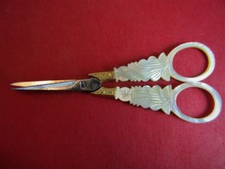 ANTIQUE,  EARLY 19th C,  FRENCH,  PALAIS ROYAL MOTHER OF PEARL embroidery scissors, 5