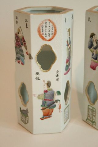O - Pair Chinese Porcelain Wu Shuang Pu Hat Stands Tongzhi Mark Peerless Heroes 2