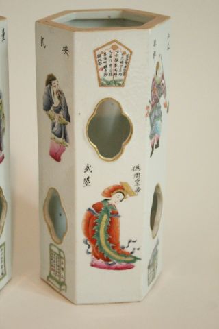 O - Pair Chinese Porcelain Wu Shuang Pu Hat Stands Tongzhi Mark Peerless Heroes 3