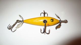 Early Vintage Shakespeare Ge B - Props Hpgm Flat Plate 3 Hk Minnow Lure All Yellow