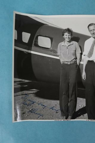 VINTAGE 1930s AMELIA EARHART BLACK & WHITE PHOTOGRAPH SIGNED BY LARRY THERKELSEN 2