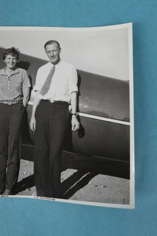 VINTAGE 1930s AMELIA EARHART BLACK & WHITE PHOTOGRAPH SIGNED BY LARRY THERKELSEN 3