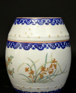 A Chinese Porcelain Barrel Form Covered Pot