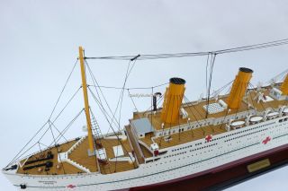 HMHS BRITANNIC WHITE STAR LINE OLYMPIC - CLASS OCEAN LINER WOODEN SHIP MODEL 40 