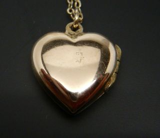 VICTORIAN GOLD HEART SHAPED LOCKET 9CT B & F WITH ANTIQUE FINE GOLD CHAIN 2