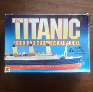 Titanic Submersible Model And Book (c) 1999 Hughes & Santini Incomplete