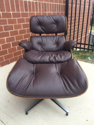 Authentic Charles Eames Herman Miller Rosewood Lounge Chair & Ottoman