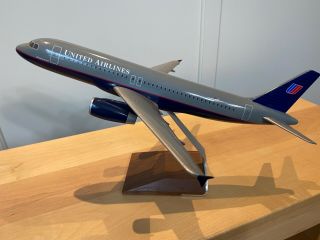 Pacmin United Airlines Airbus A320 1/100 Scale Model Airplane
