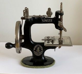 Antique Miniature Singer Sewing Machine Model 20 Circa 1920 - 30 