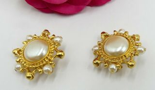 Vintage marked St Saint John gold tone faux pearl clip - on earrings 2