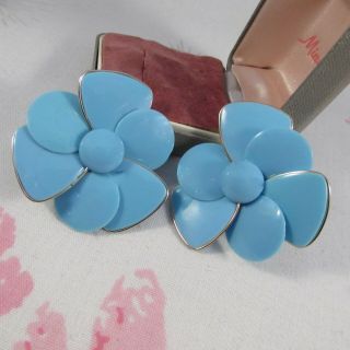Vintage 1950s Mid - Century Retro Kitsch Blue Flower Clip Earrings