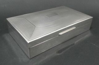 Quality Art Deco Style Solid Silver Cigarette Box - Harman Bros - 387 Grams