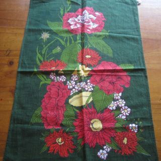 45cm X 68cm Vintage Tea Towel Red Green Floral Fabric 1960s Romanian Retro