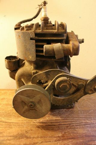 Antique Briggs & Stratton Kick Start Engine Model Wmb Type Number 95476