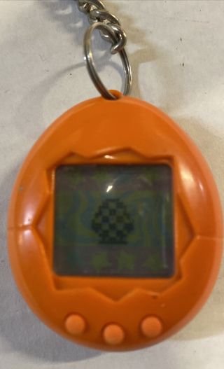 Vintage 1997 Bandai Tamagotchi Giga Virtual Pet Orange Keychain 3