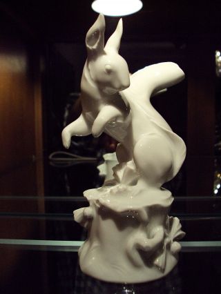 Meissen Squirrel On Tree Stump Blanc Figurine / Crossed Swords 1st Qty C.  1934 - 45