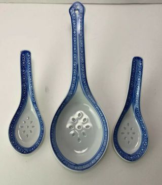 Vintage Blue White Asian Chinese Porcelain Soup Spoons Rice Grain Eyes Set Of 3