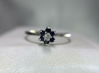Vintage 14k White Gold Natural Blue Sapphire Round Diamond Small Flower Ring