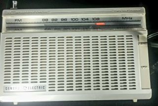 Vintage General Electric 7 - 2650A FM AM Integrated Circuit Radio 2